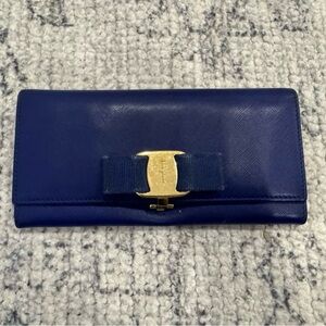 GUC Salvatore Ferragamo Blue Leather Wallet with Gold Bow